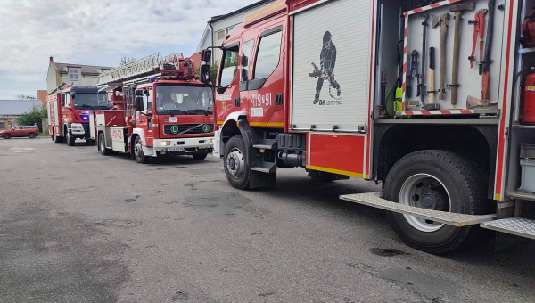 Groźny pożar mieszkania w Reczu. Dzieci ewakuowali przechodnie
