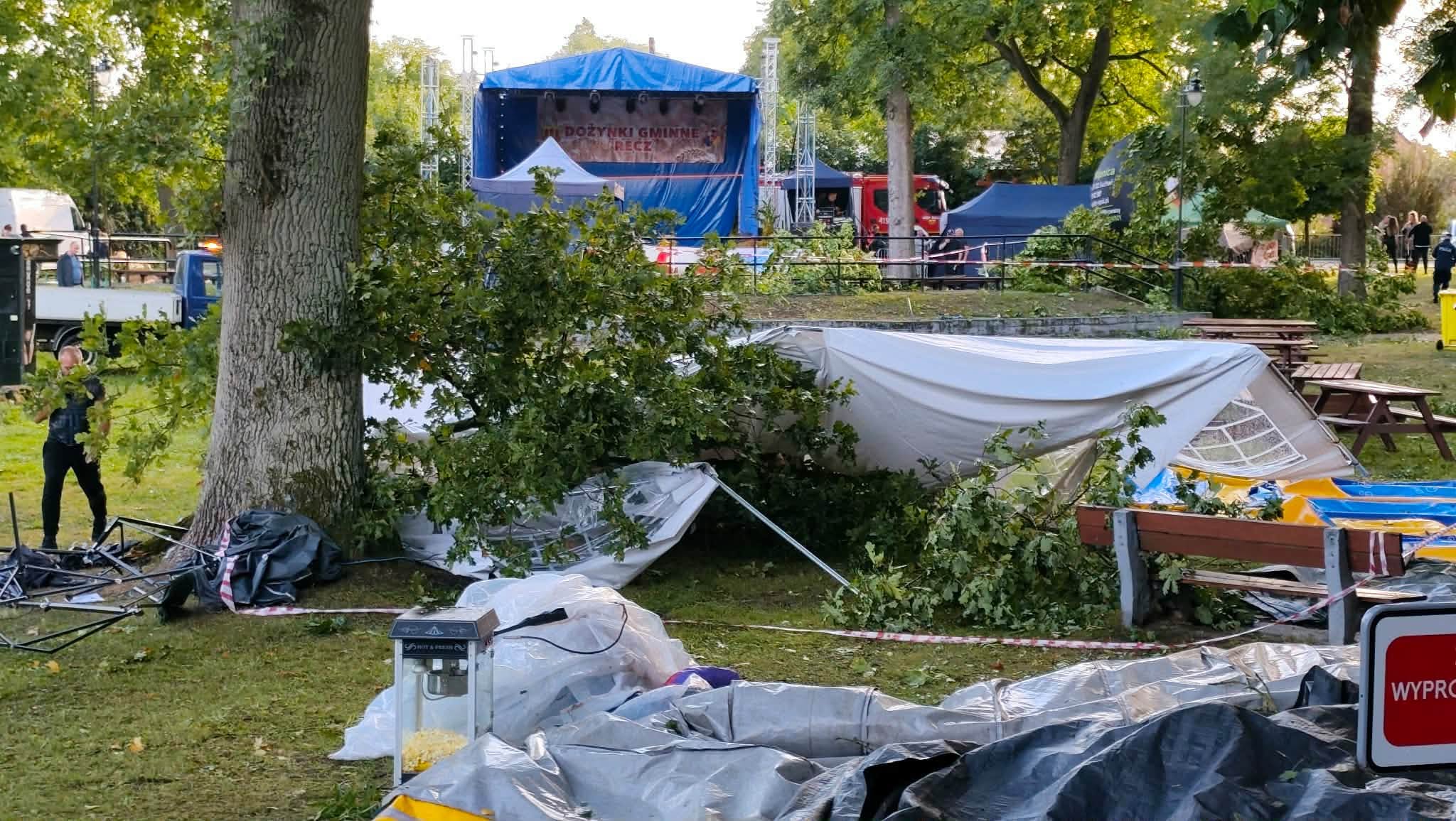 Niebezpieczne zdarzenie podczas Dożynek Gminnych w Reczu. Trzy osoby ranne wskutek silnej nawałnicy
