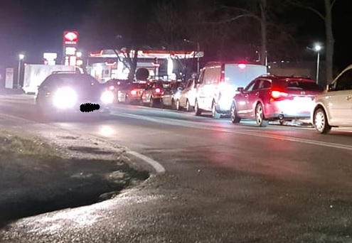 Kierowcy wpadli w niepotrzebną panikę i wykupują paliwo. Eksperci uspokajają...
