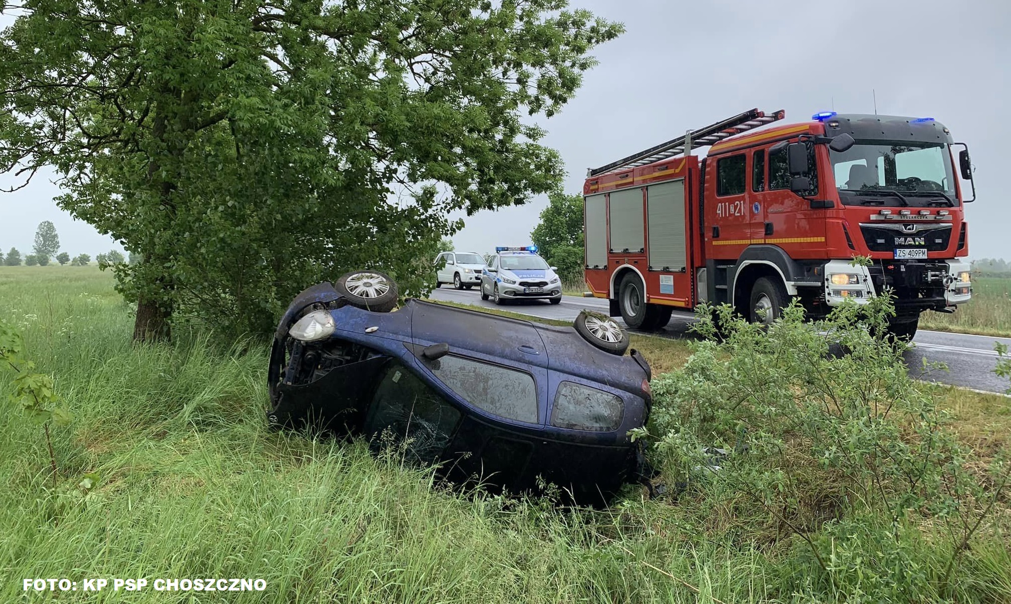 Dachowanie na drodze 151 pomiędzy Pełczycami a Choszcznem | FOTO