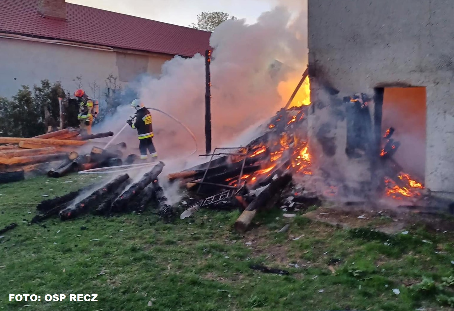 Tragiczny pożar w m.Kawczyn gm. Drawno. Zginęły konie... | FOTO