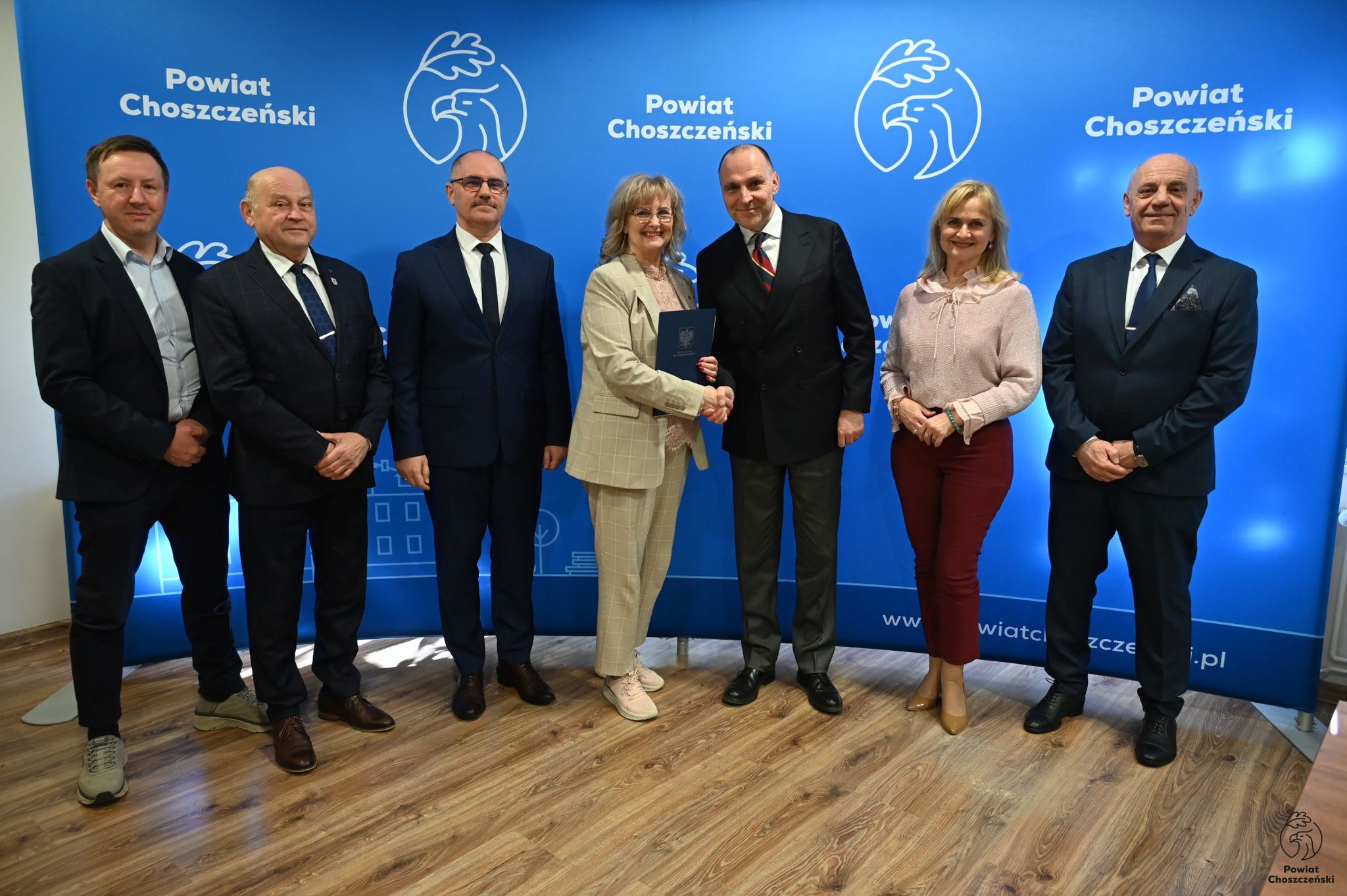 Ponad 5 milionów złotych na drogę w Gleźnie. Umowa z wojewodą podpisana