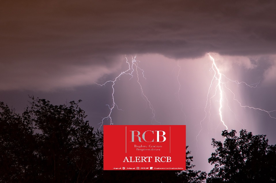 ALERT RCB! Burze, grad i możliwe przerwy w dostawie prądu...
