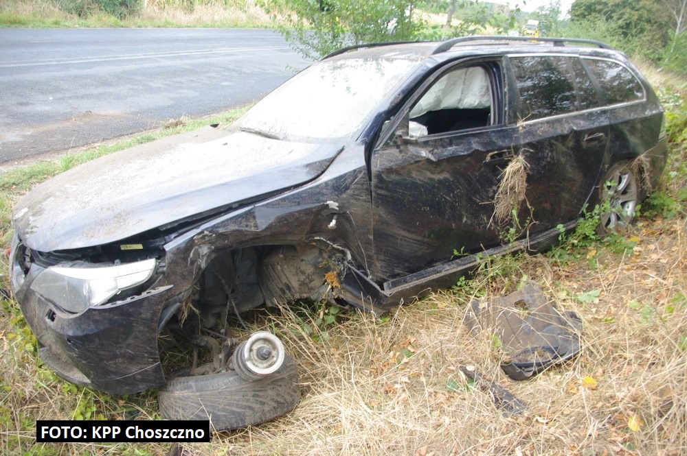 Wypadek na trasie Choszczno - Krzęcin. BMW wylądowało w rowie.... [FOTO]]