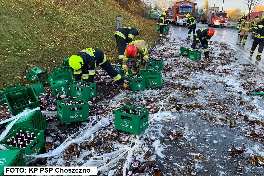 Setki butelek piwa na drodze! Rozsypały się skrzynki z piwem... | FOTO