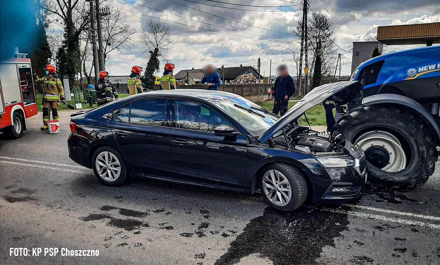 Czołowe zderzenie samochodu osobowego z ciągnikiem w Zamęcinie (gm.Choszczno)