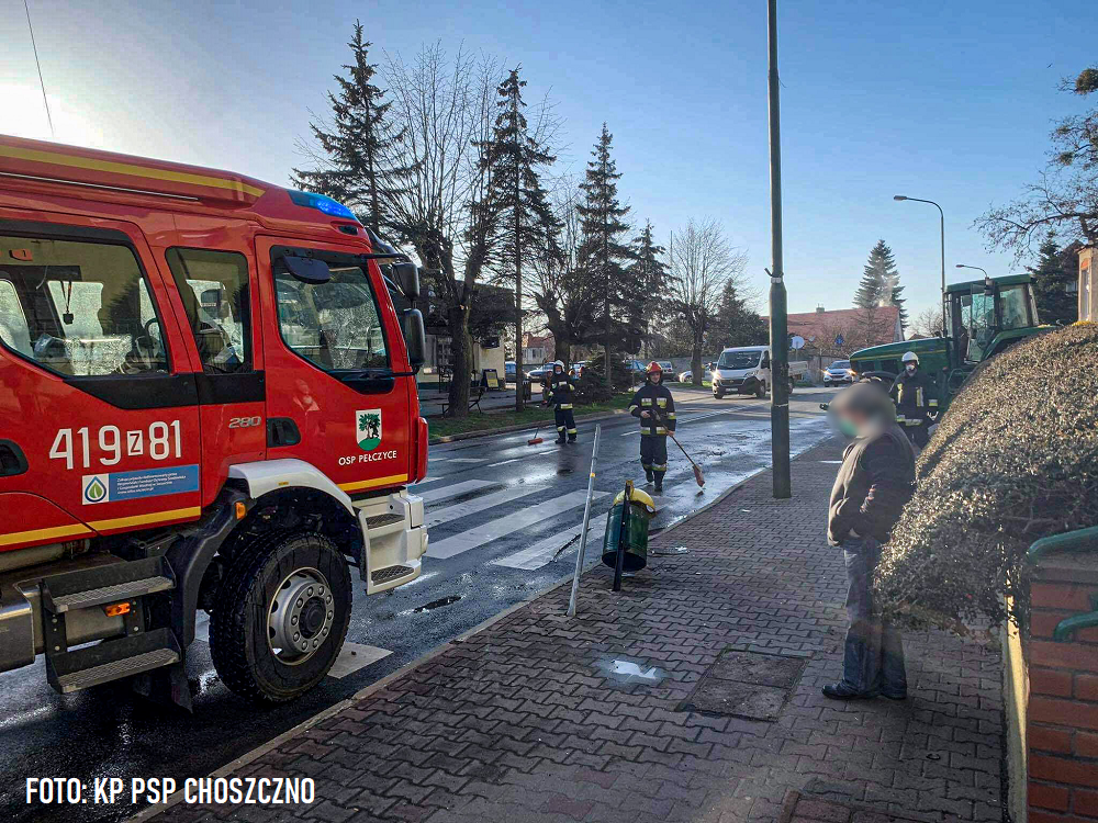 Wypadek ciągnika rolniczego w Pełczycach. Przewrócił się opryskiwacz... 