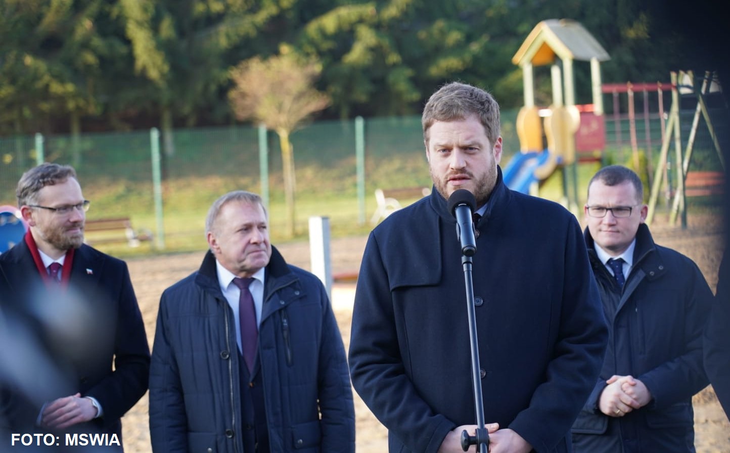 Konferencja Pawła Szefernakera i Wojewody w Pełczycach. Tematem komputery dla dzieci...