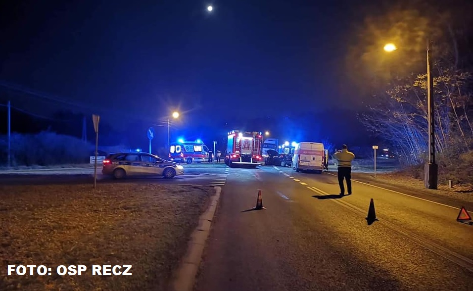 Zderzenie trzech aut w Reczu. Poszkodowani trafili do szpitala...| FOTO