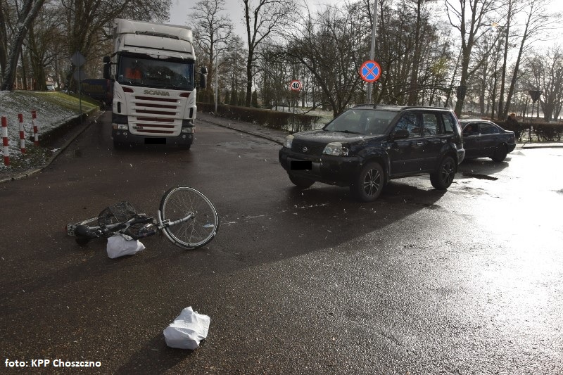 Potrącenie rowerzysty na skrzyżowaniu Piastowskiej i Niedziałkowskiego w Choszcznie [FOTO]
