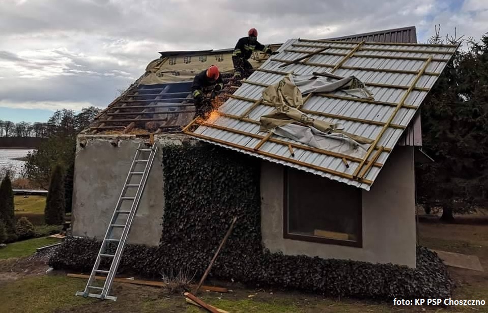 Porywisty wiatr i możliwe burze... Strażacy usuwają pierwsze skutki silnego wiatru |Aktualizacja|