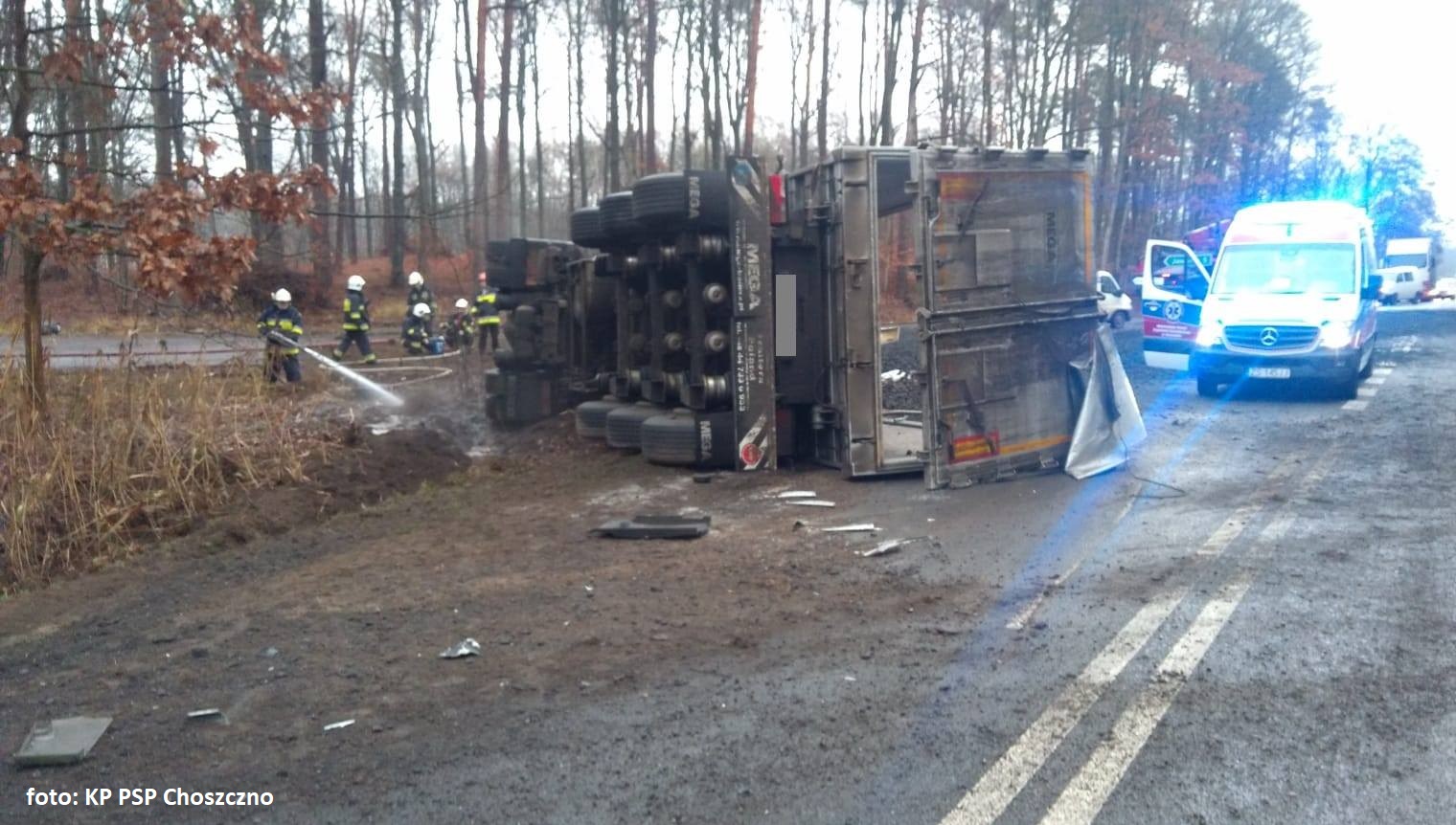 Tragiczny wypadek pomiędzy Prostynią a Żółwinem - młody kierowca zginął na miejscu [FOTO] 