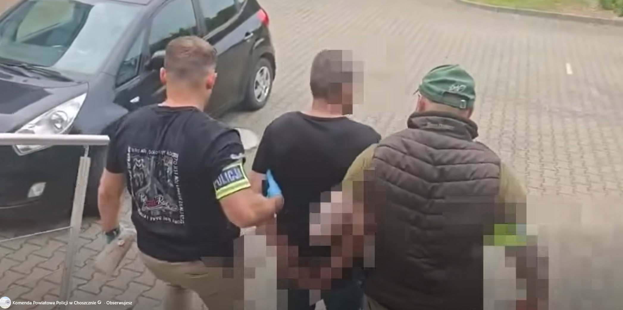 Pościg w powiecie choszczeńskim: Pijany kierowca z dożywotnim zakazem wjechał w drzewo
